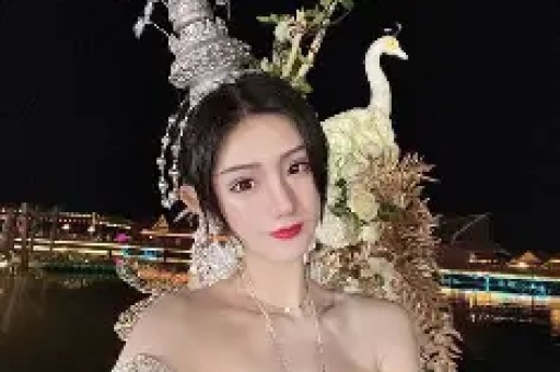 新晋小花要拆很新的房子被黑料骂上热搜是因为爱太多？